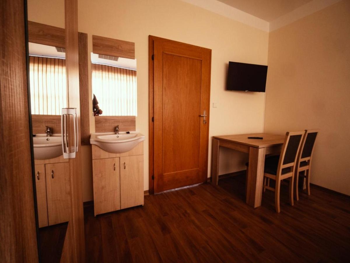 Pyramida Broumov Aparthotel Bagian luar foto