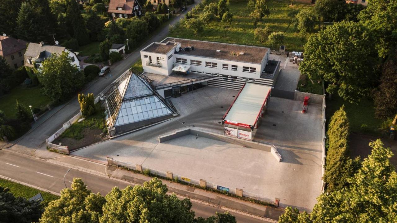 Pyramida Broumov Aparthotel Bagian luar foto